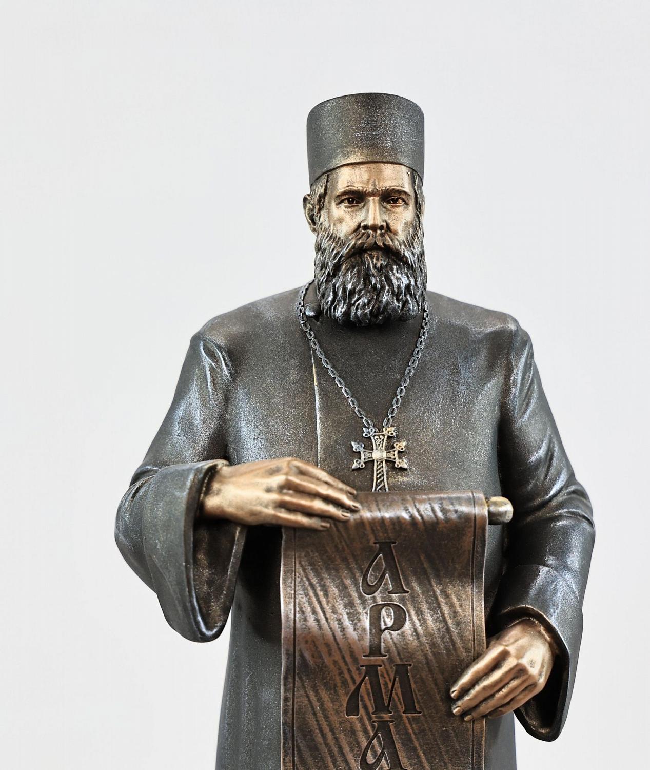 Статуэтка Петрос Патканян со свитком (цвет Вернисаж)