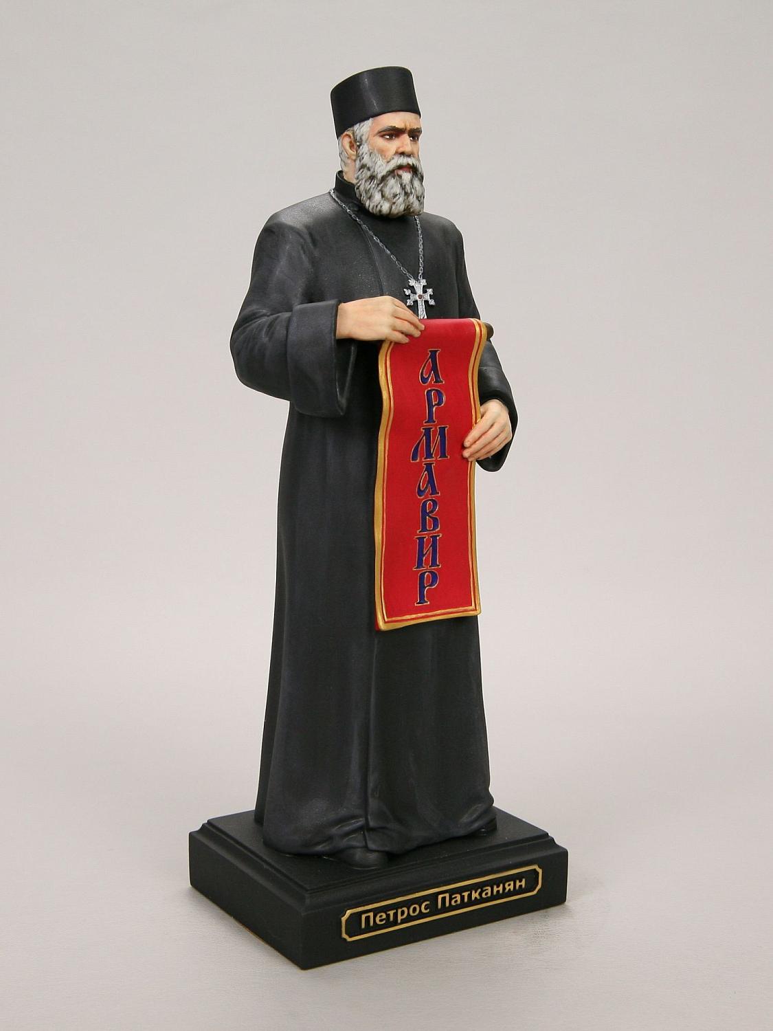 Статуэтка Петрос Патканян со свитком (ручная роспись)