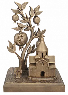 Церковь святой Рипсимэ и гранатовое дерево